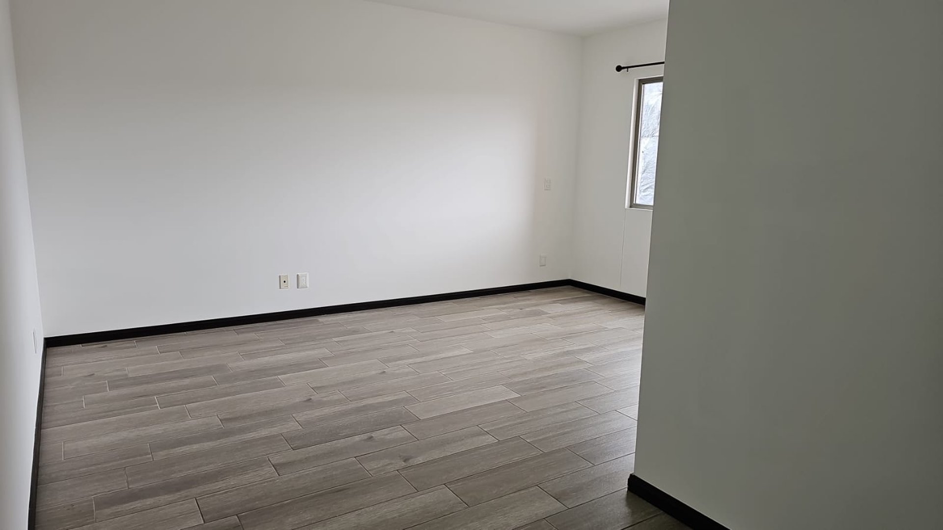 Apartamento en venta con balcon y 2 habitaciones zona 14 Ref-5104