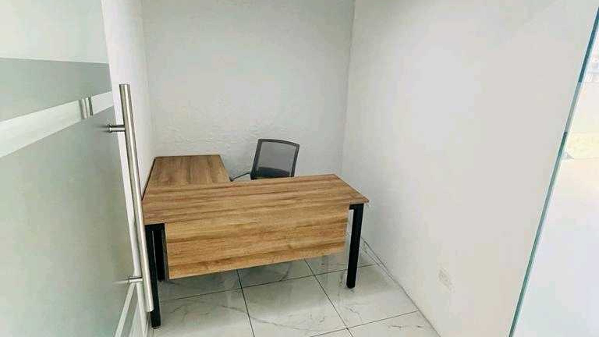 OFICINAS PRIVADAS EN ALQUILER???? Edificio Géminis 10, Zona 10 - Miniatura 5