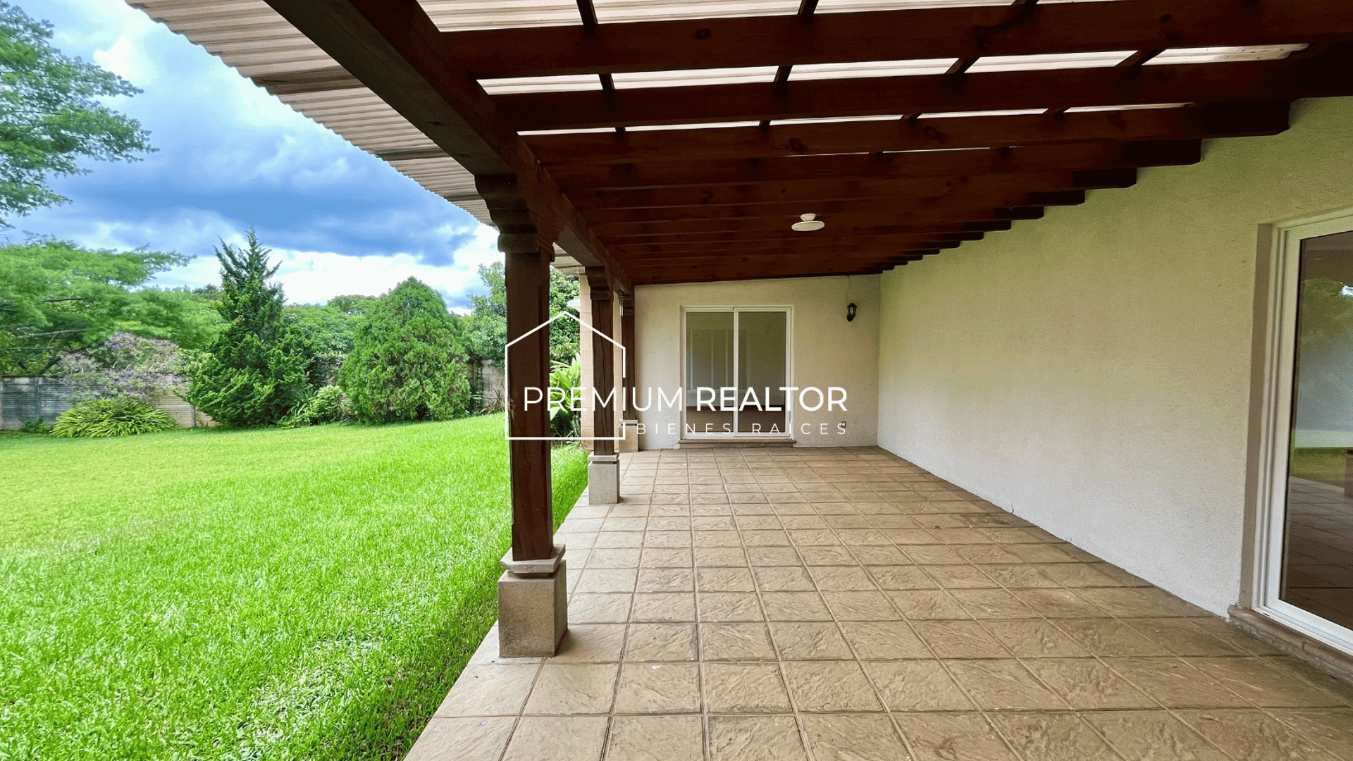 Luxurious 4-Bedroom House with Garden in Casa & Campo, Fraijanes - Rent $2800 - Miniatura 4
