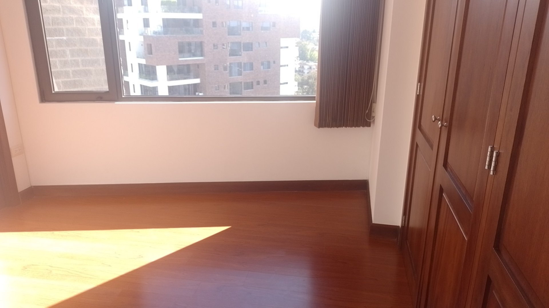 Alquilo Apartamento de 2 dormitorios Zona 15 - Miniatura 4