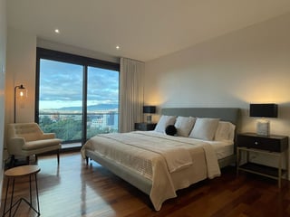 APARTAMENTO AMUEBLADO EN RENTA – EDIFICIO LUCCA | ZONA 10 - Image 7