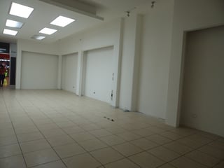En renta o venta local en Zona 10 la Pradera Guatemala - 2