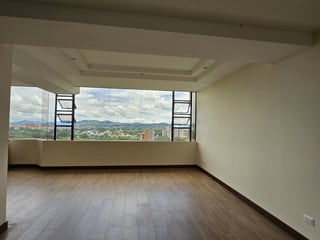En Venta Apartamento en Zona 10 cercano a Oackland Z 10 - 4