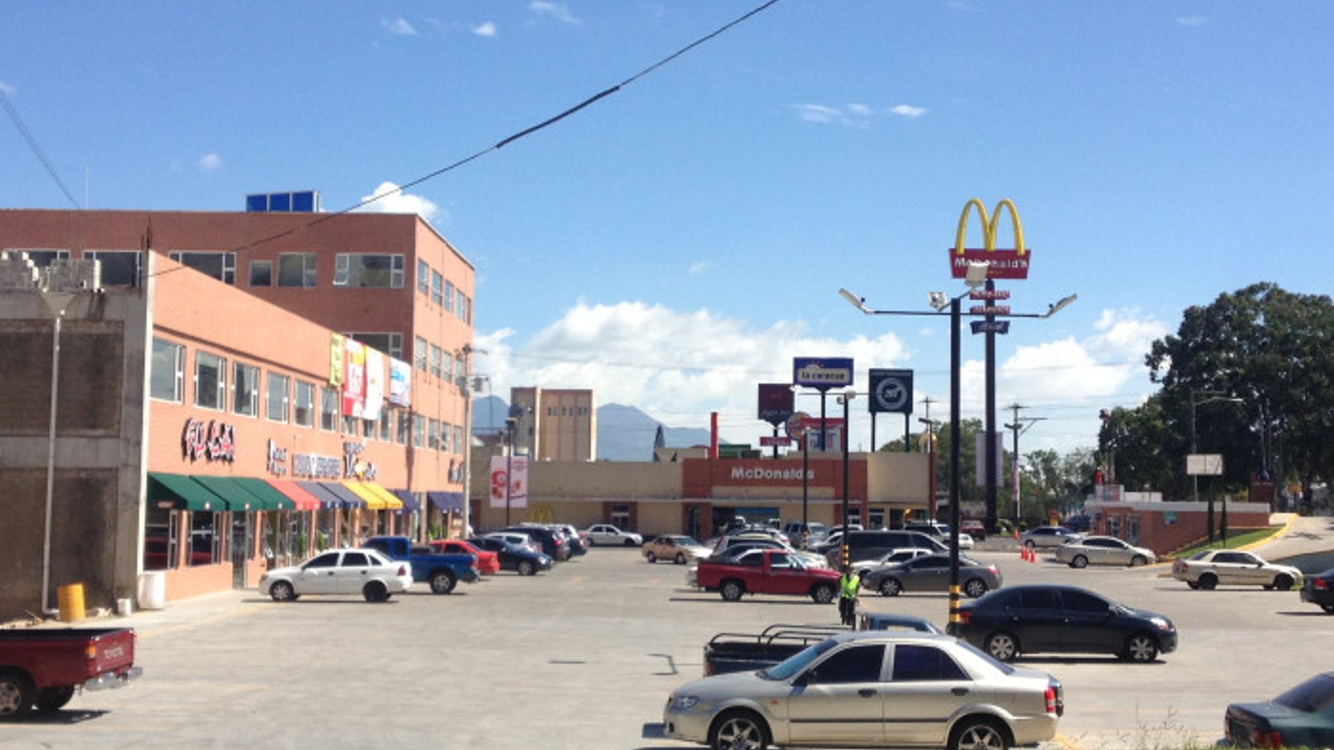 Local comercial en renta en Avenida Petapa  Zona 12