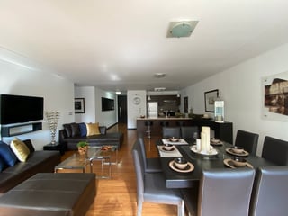Apartamento en alquiler amueblado de 2 habs. Torre 14, zona 14 - 2