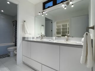 APARTAMENTO AMUEBLADO EN RENTA – EDIFICIO LUCCA | ZONA 10 - Image 13