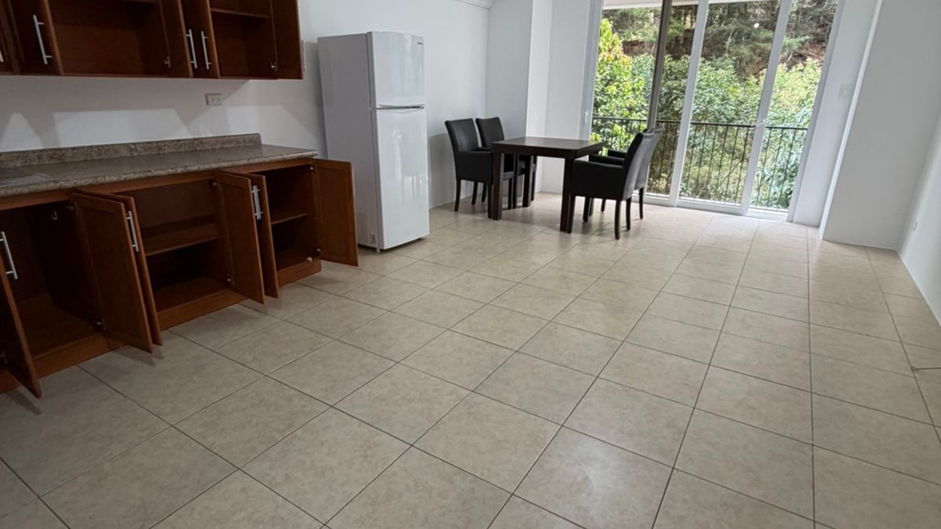 Apartamentos amueblados en renta zona 16 – La Montaña - Miniatura 3