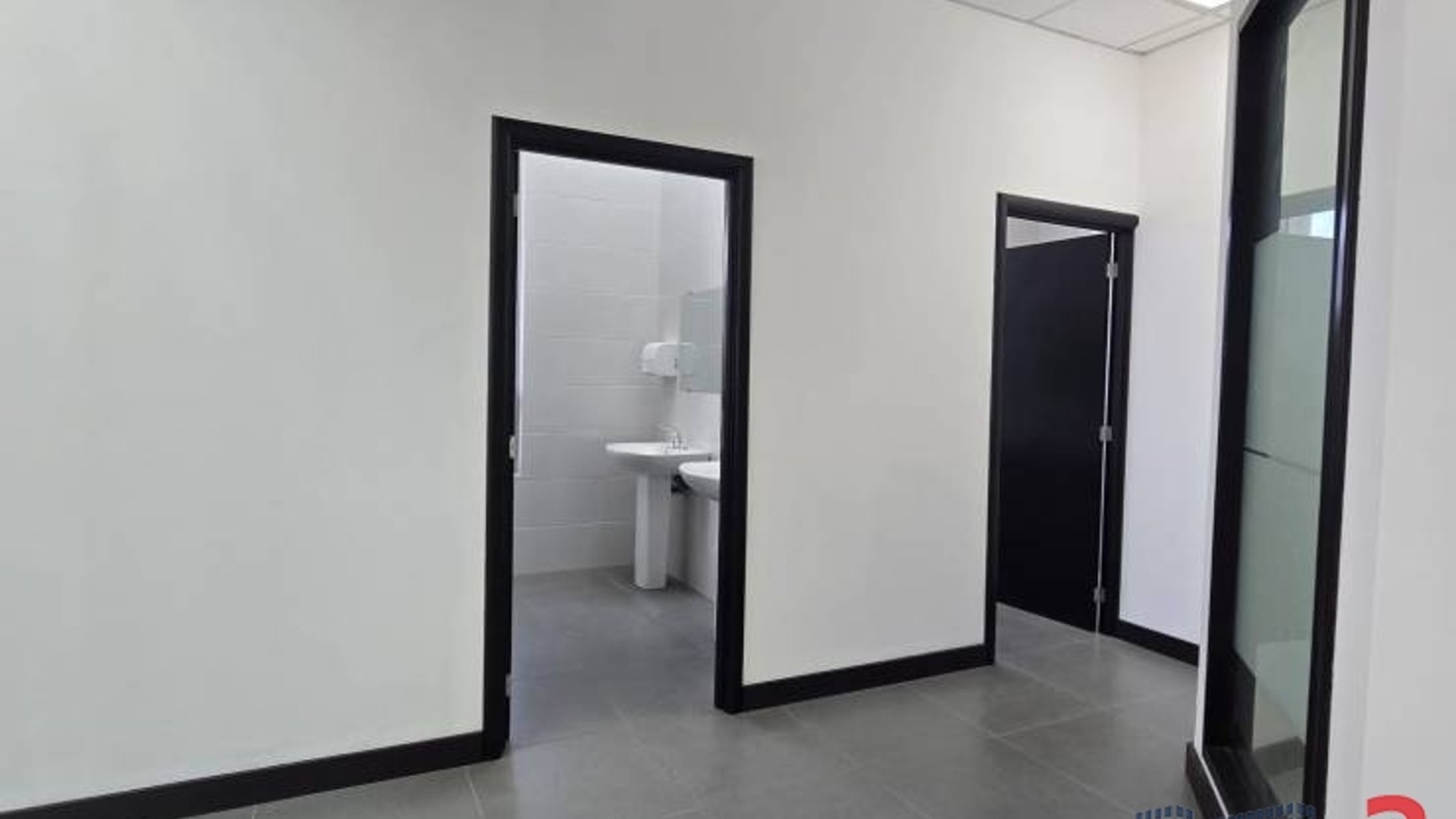 Oficina en Renta, Zona 10 (R9770) - Miniatura 2