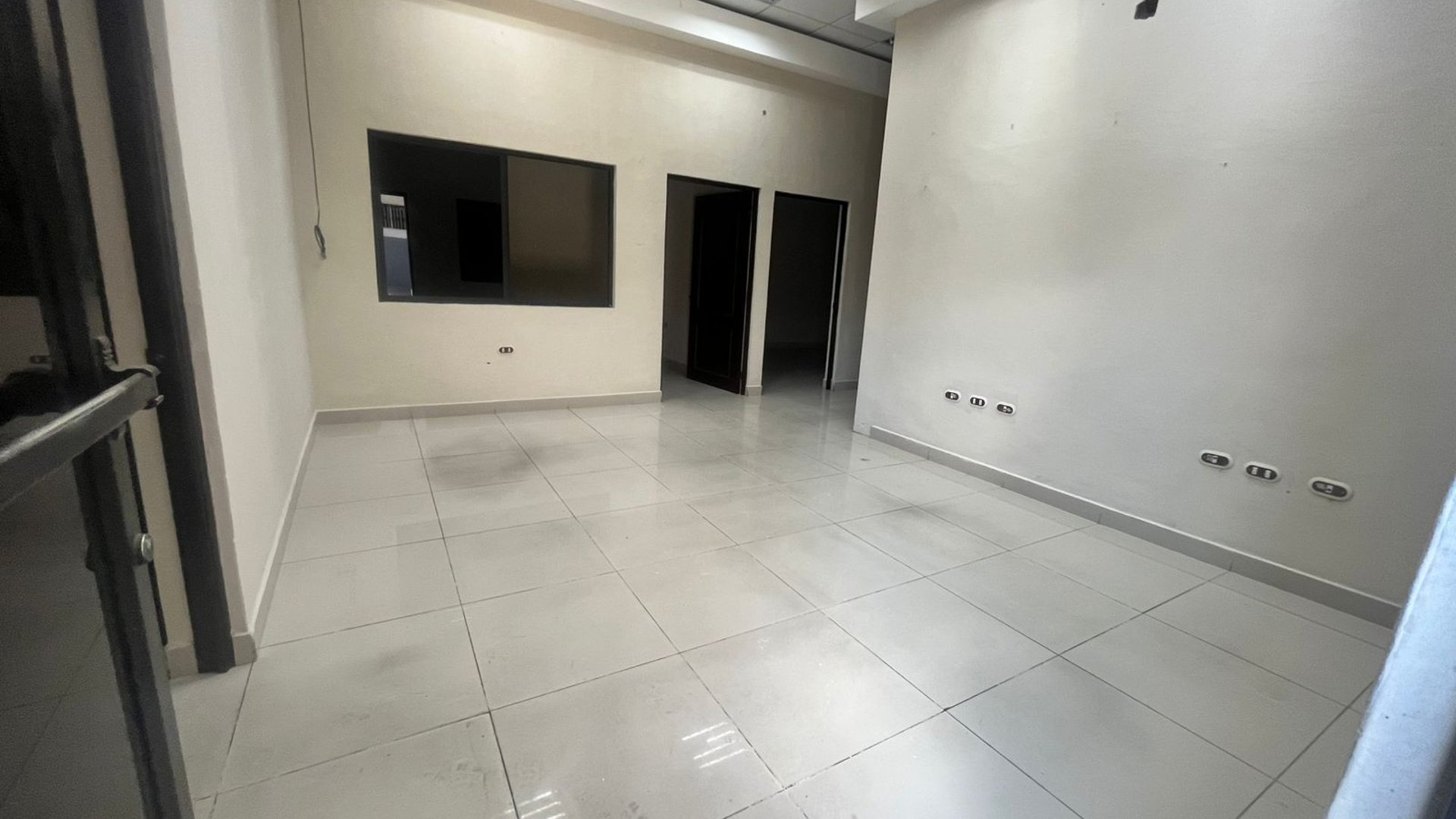 Predio en renta ideal taller, parqueo, showroom Ref-6083 - Miniatura 5