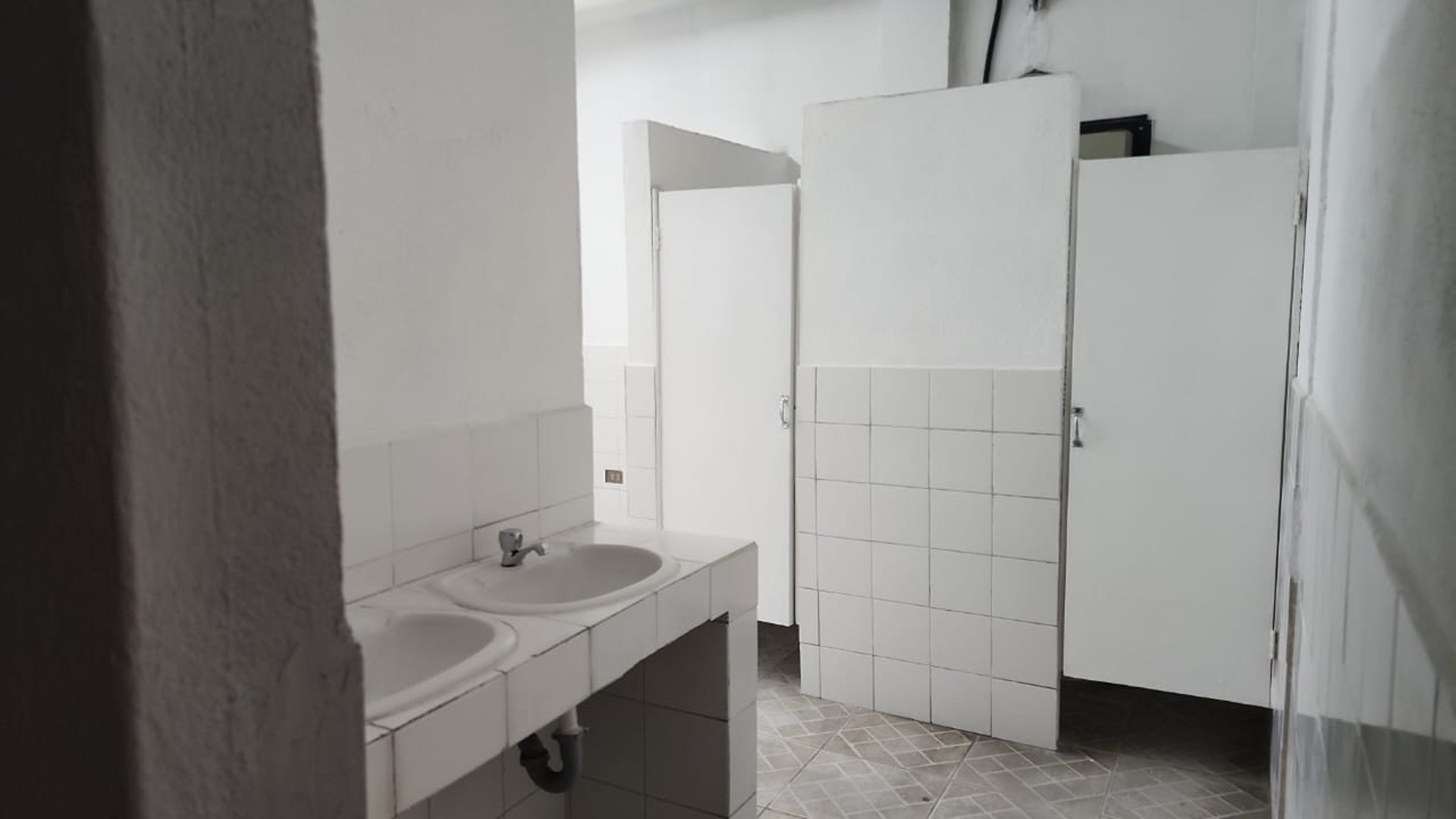 OFIBODEGA EN COMPLEJO ZONA 6 DE VILLA NUEVA - Miniatura 13
