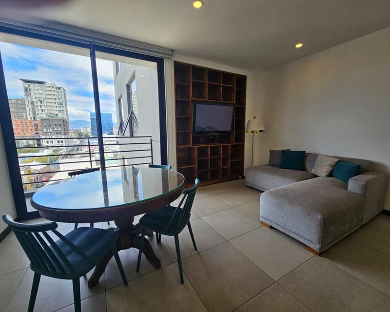 Alquiler Apartamento Semiamueblado 3 Dormitorios Zona 10 (B)