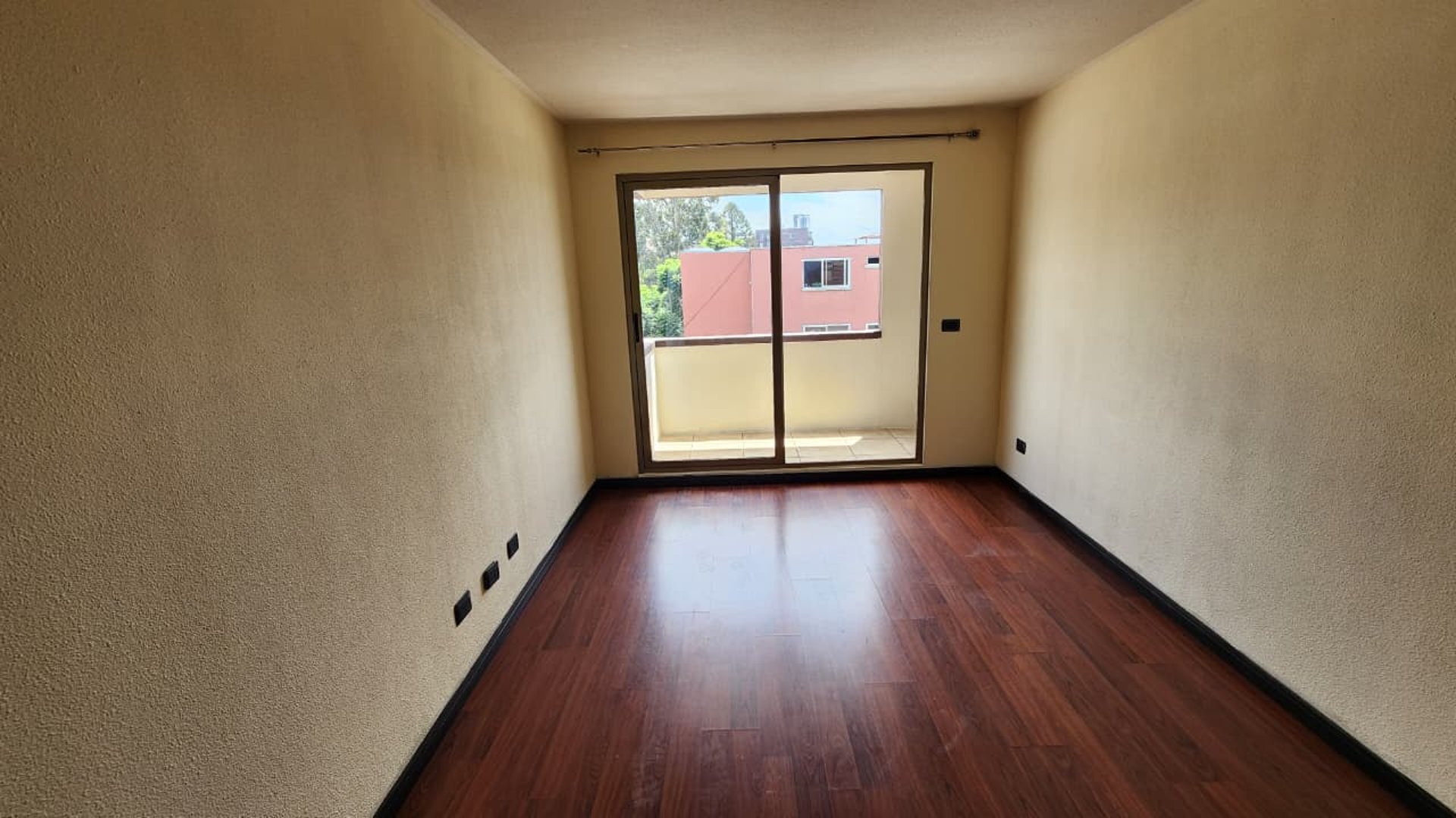 Vendo/Alquilo Apartamento en Jardines de las Charcas Zona 11 /D - Miniatura 3