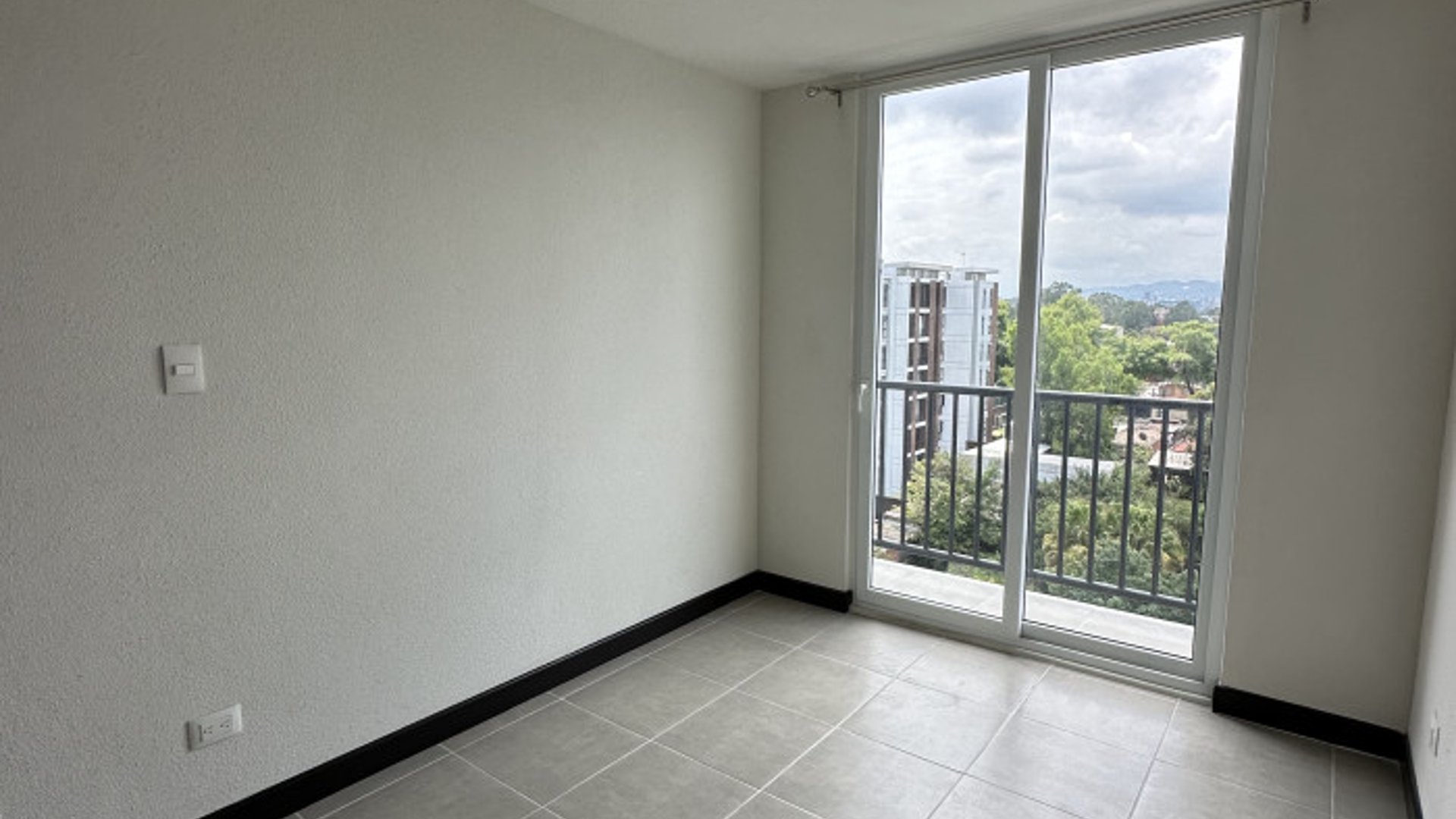 Apartamento renta 3 habitaciones cerca USAC Zona 12 - Miniatura 5