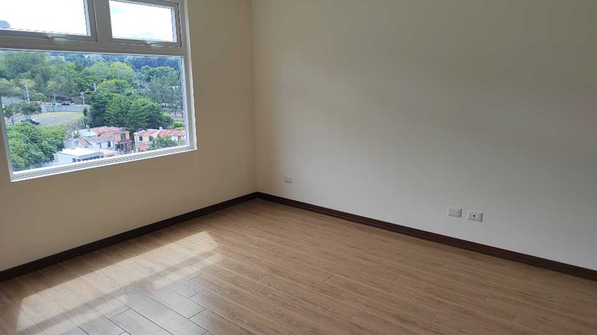 Zona 15 alquilo/vendo apartamento - Miniatura 9
