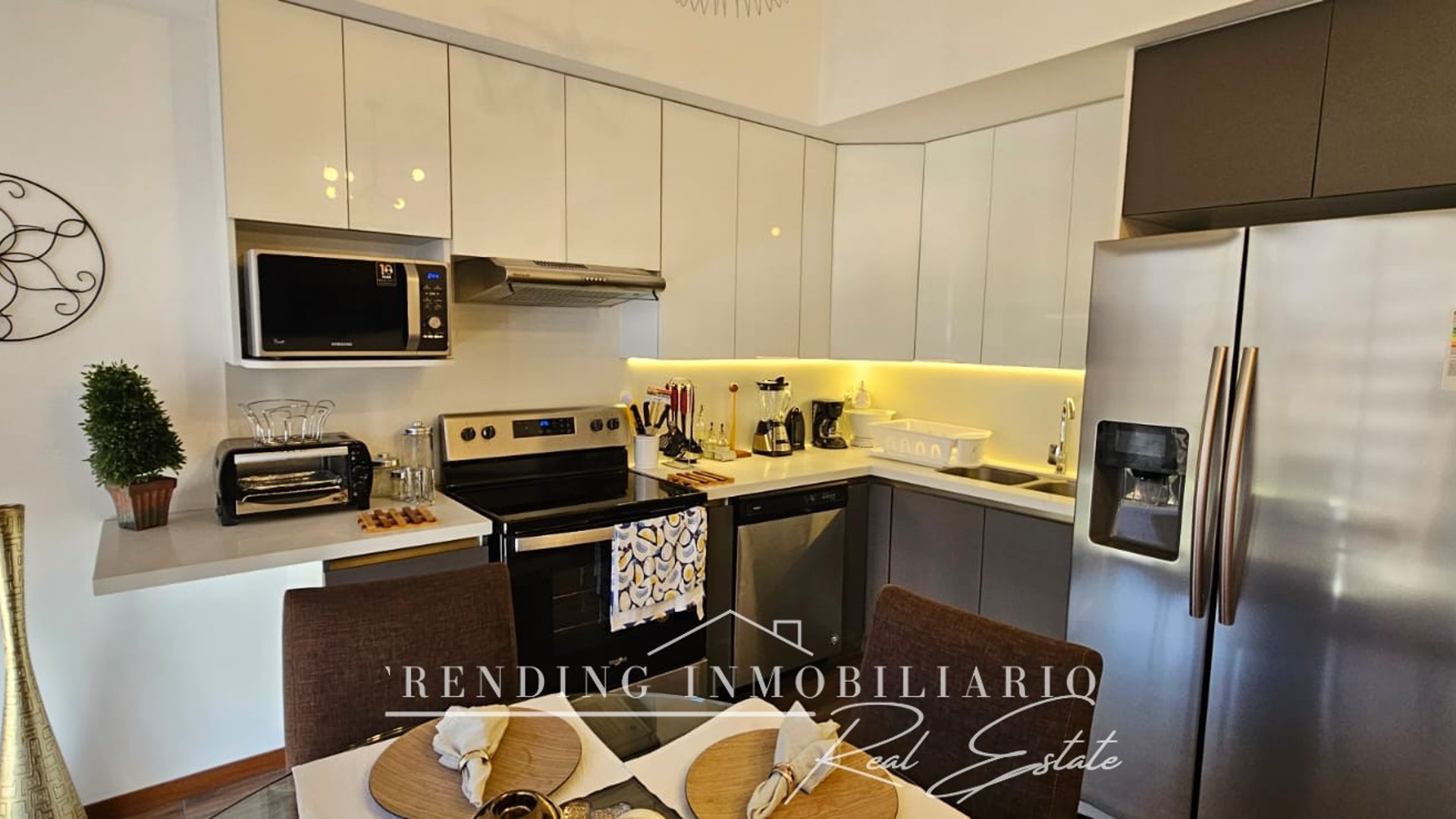 Apartamento amueblado en renta Edificio Casa Clara Zona 10