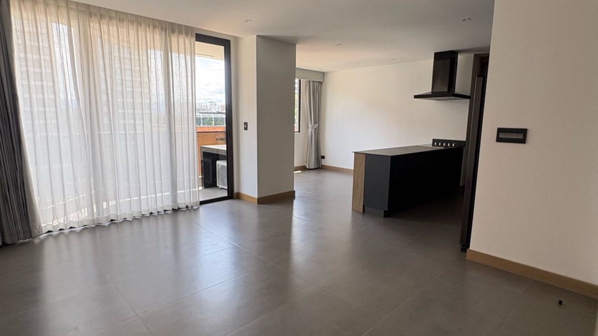 Apartamento en Alquiler Edificio Torre Vertic, zona 14 - Miniatura 9