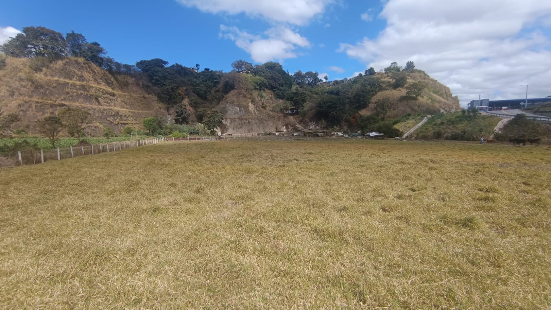 SE VENDE TERRENO EN LA VAS Km. 5.5 PEGADO A GARITAS DE PEAJE