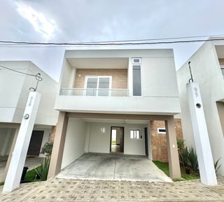 CASA NUEVA EN BOSQUES DE SANTA ELENA | Km.25 CAES de 3 Habitaciones