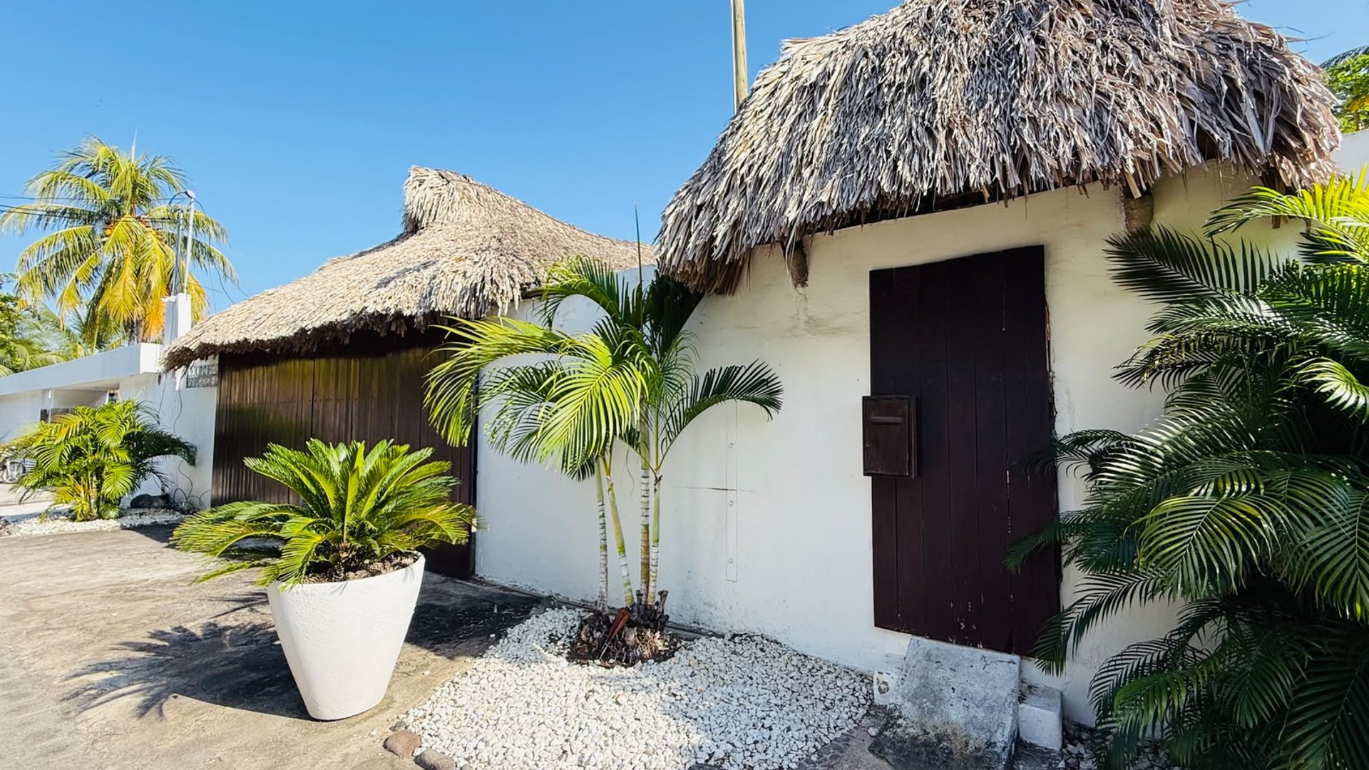 VENTA DE CÓMODA CASA AMUEBLADA - MARENA, CHULAMAR