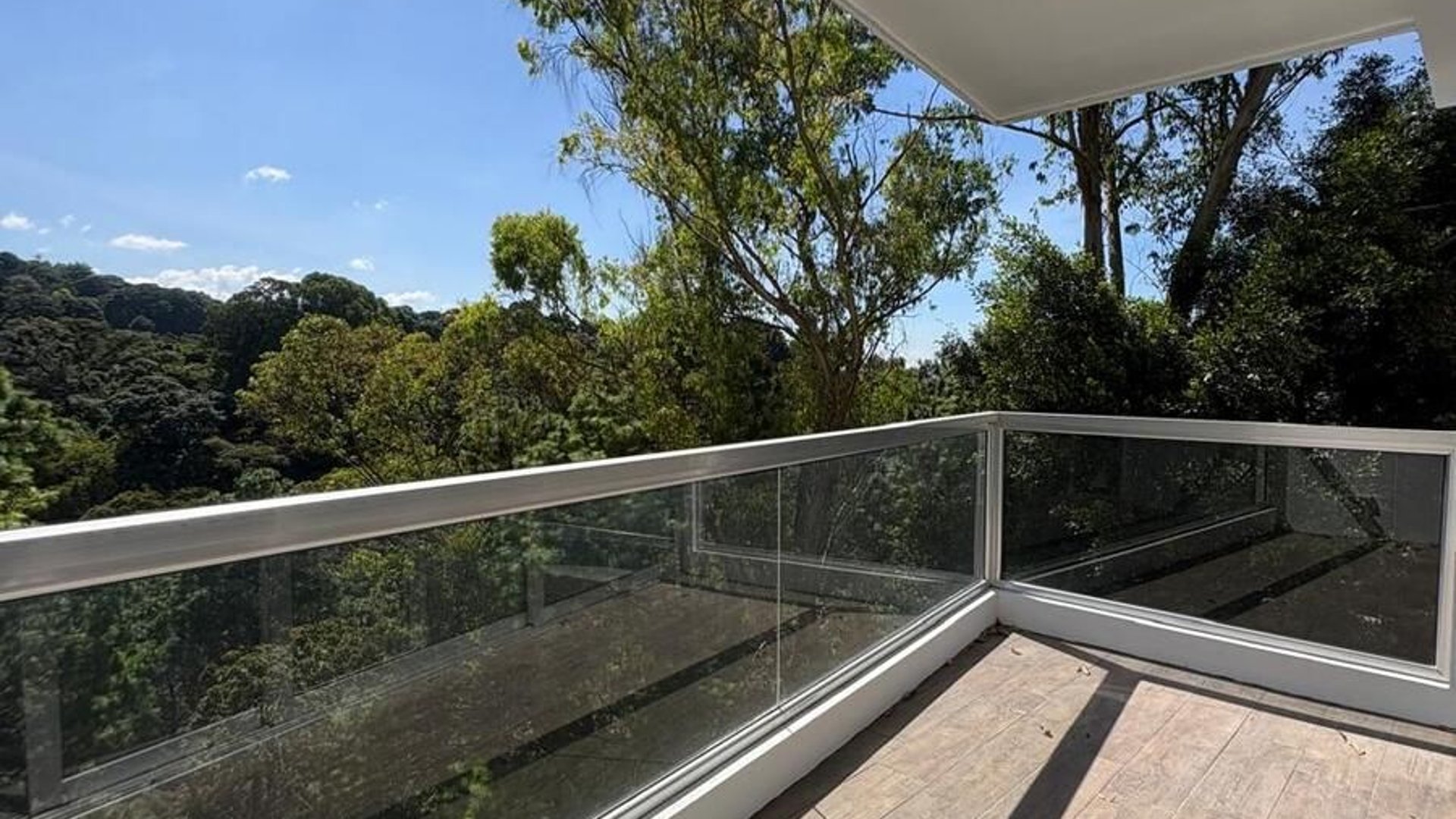 Apartamento en Alquiler Edificio Telia, zona 15 VHII