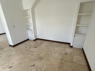 Mansión en Venta de 5 Dormitorios en zona 16 - 3