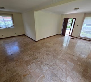 Renta de casa de 4 habitaciones en Santiago de Compostela Ref-5780