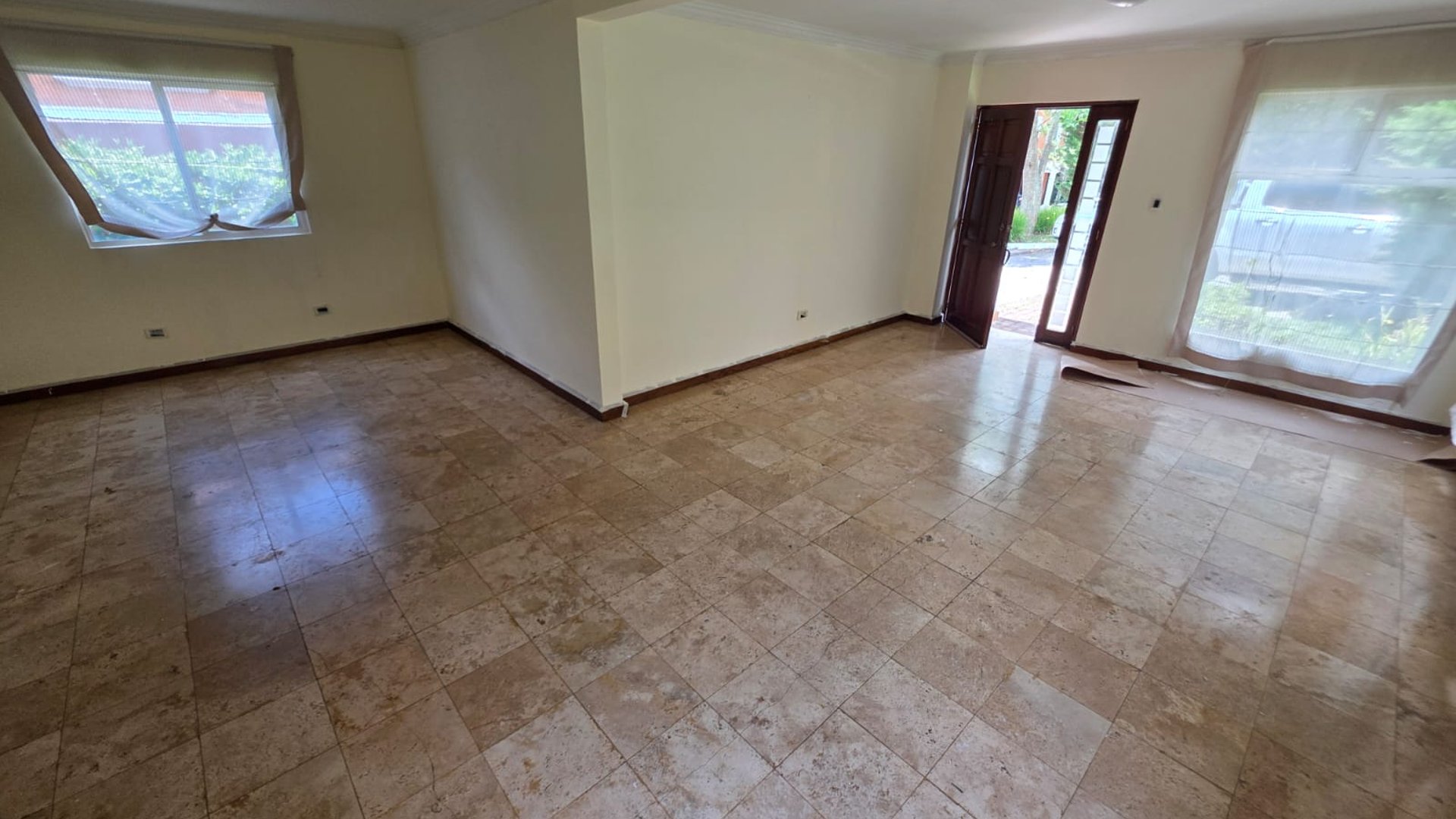 Renta de casa de 4 habitaciones en Santiago de Compostela Ref-5780