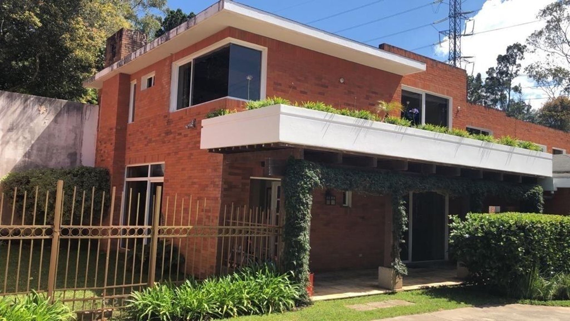 Casa recién remodelada en Venta  km 16.5 , CES