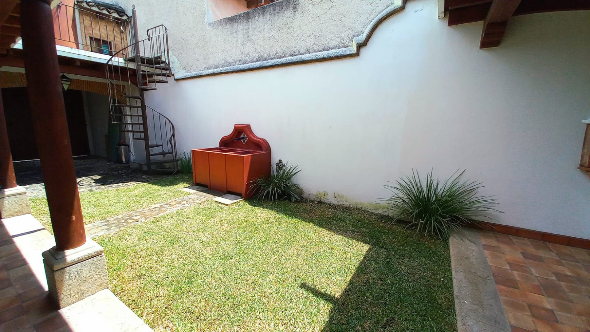 HERMOSA CASA EN RENTA DENTRO DE CONDOMINIO EN JOCOTENANGO.  - Miniatura 19