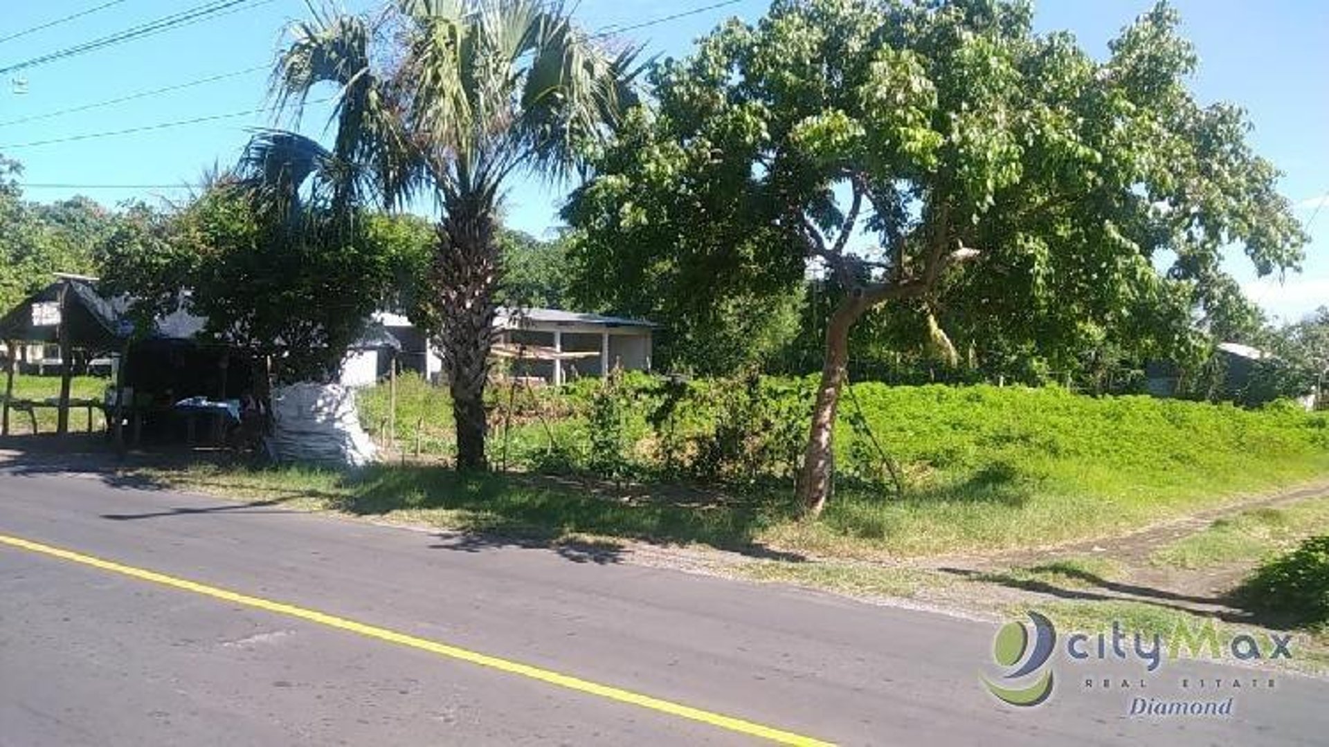 Se vende lindo y amplio terreno Carr. Monterrico km 7