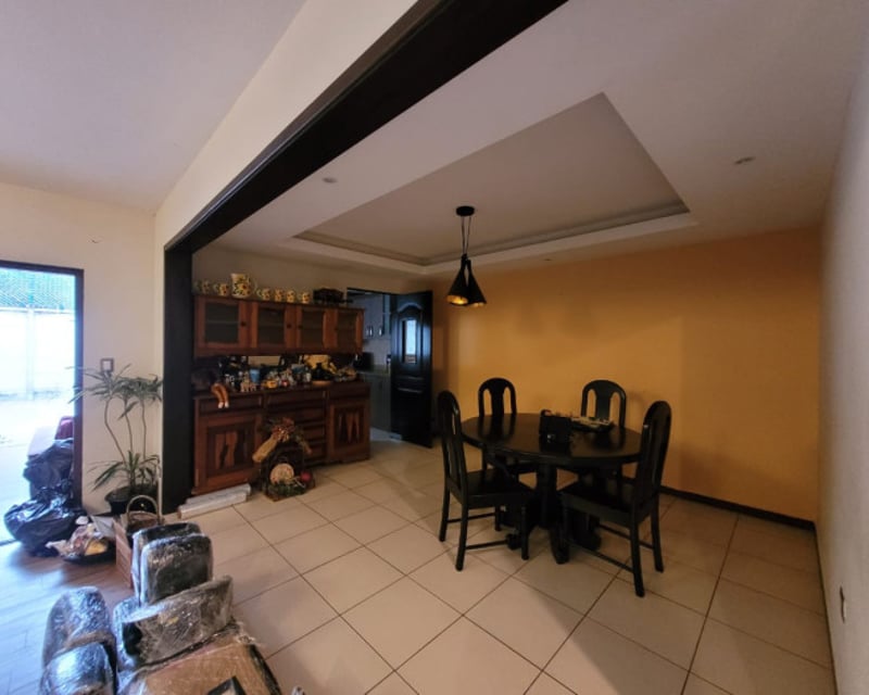 CASA EN VENTA EN HACIENDA REAL ZONA 16