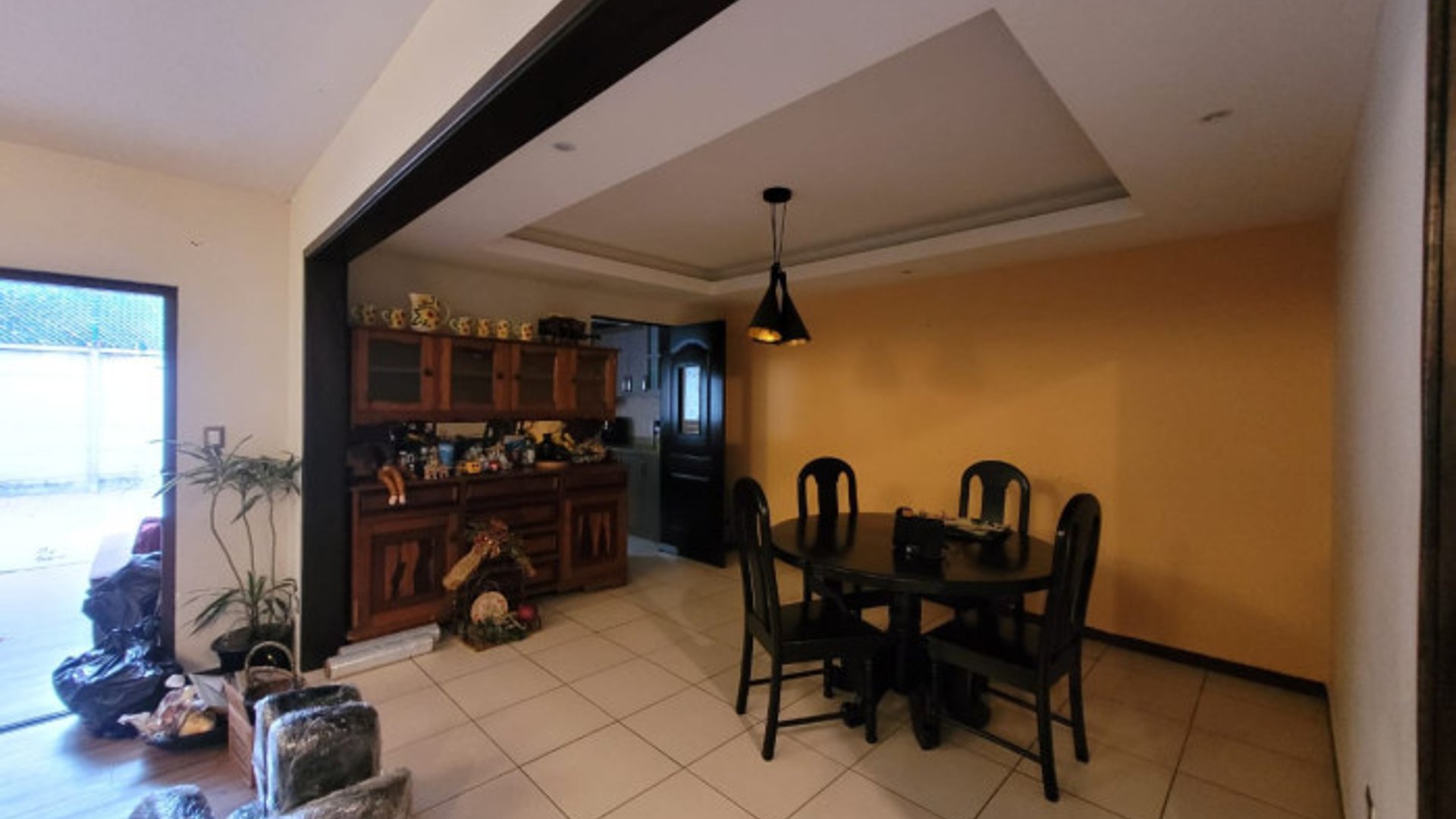 CASA EN VENTA EN HACIENDA REAL ZONA 16