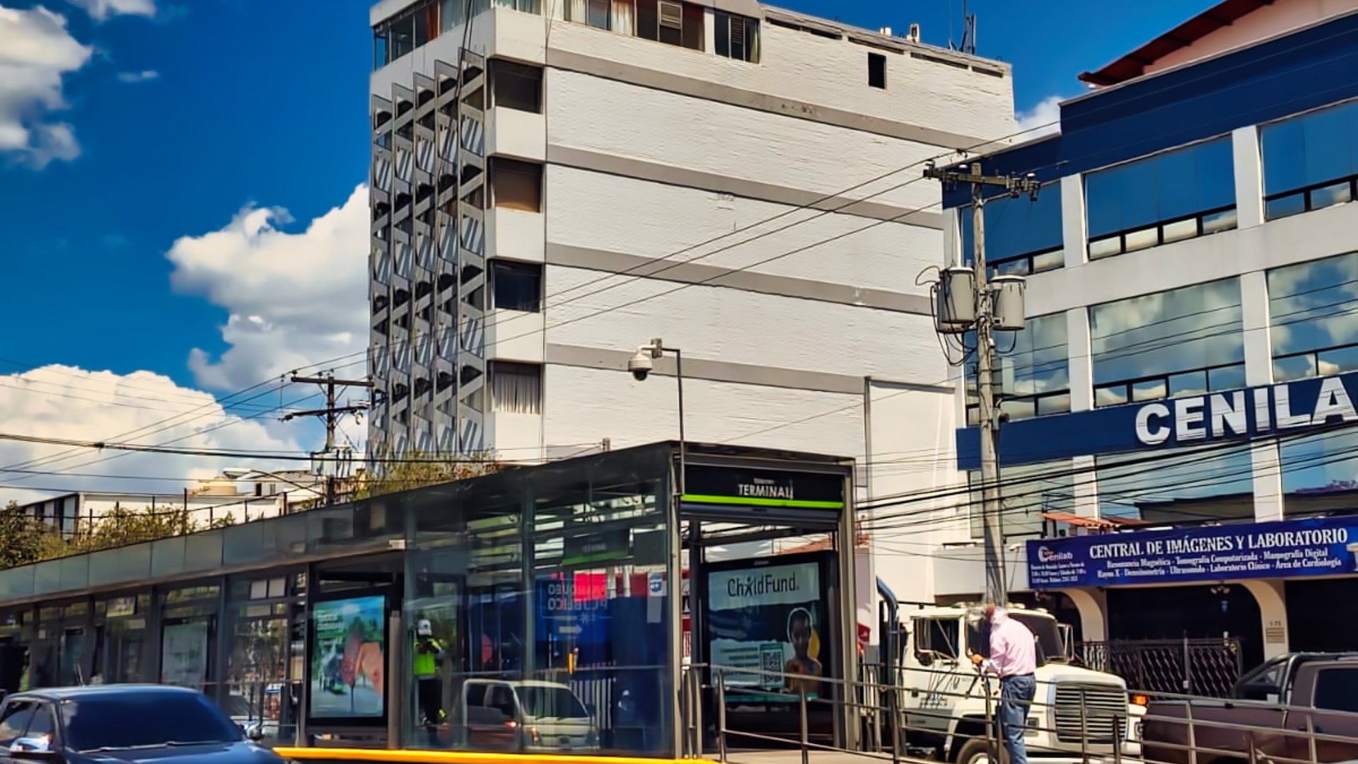 Edificio en venta | Zona 9, frente a Transmetro - Miniatura 3