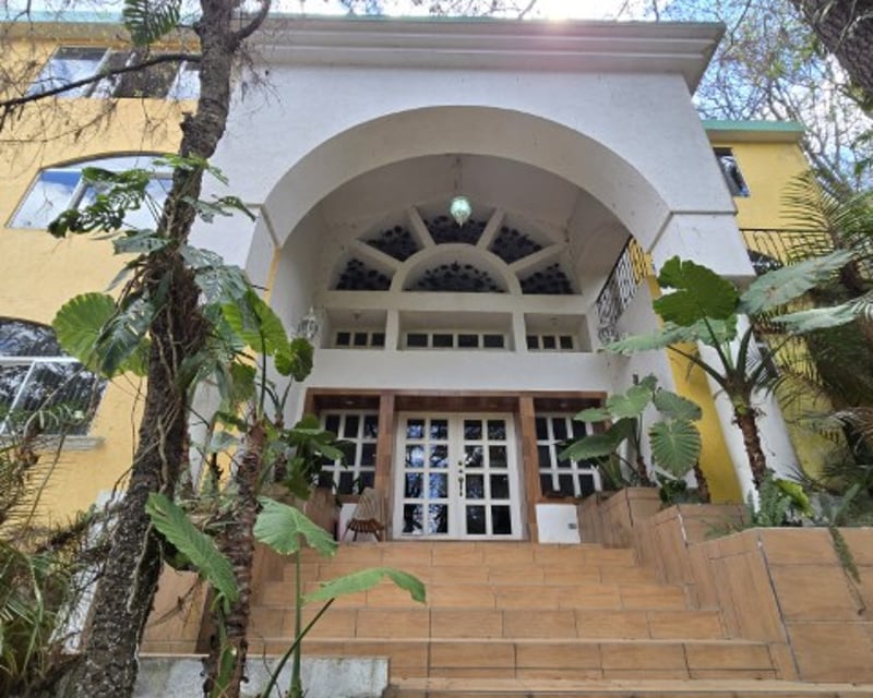 Casa Amueblada y 4 Bungalows en Venta El Encinal Tron 2