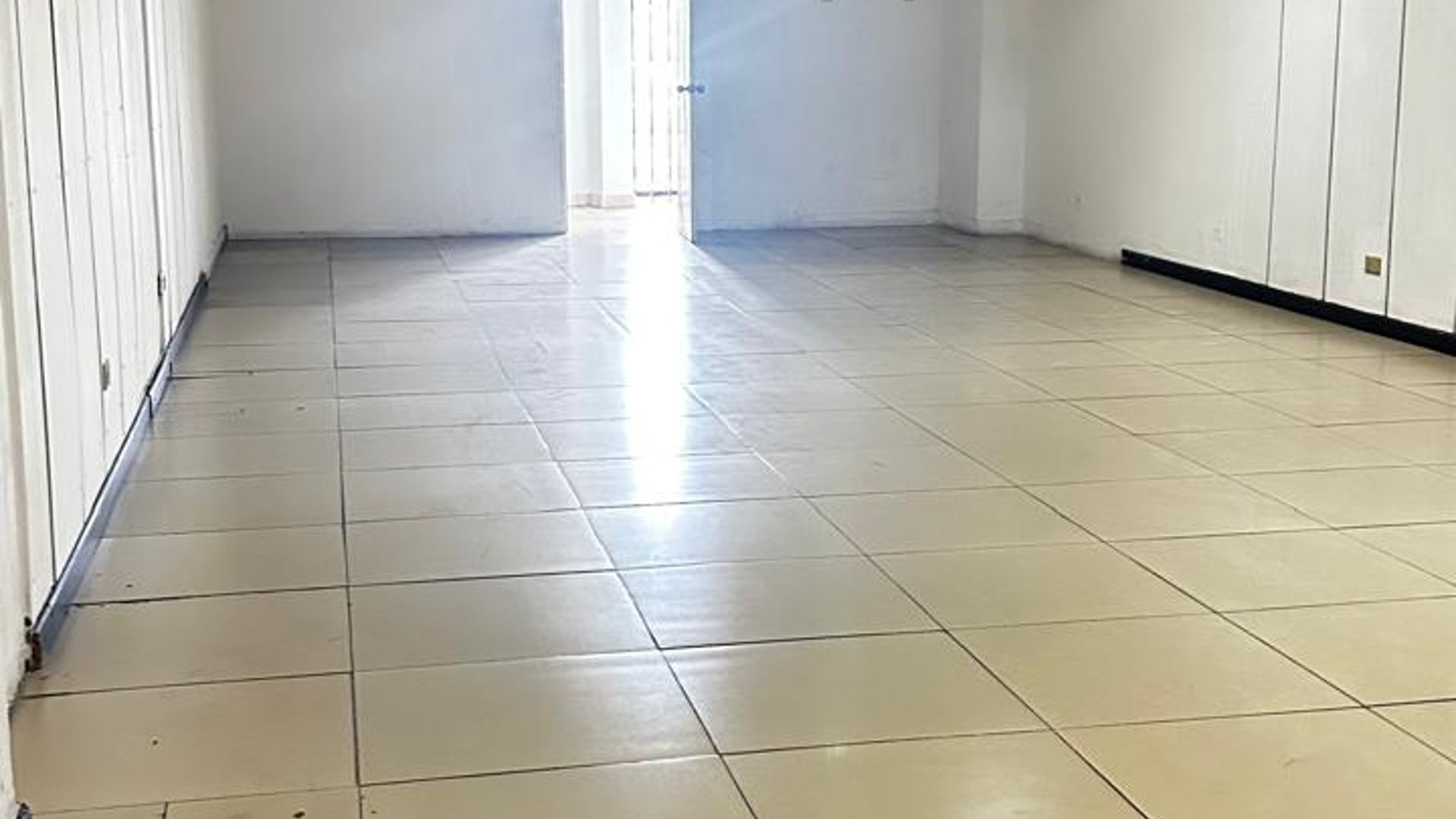Local en Renta y Venta zona 10 / Pradera - Miniatura 5