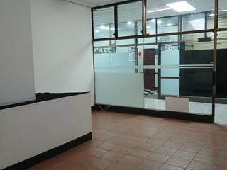 Local de 49 m2 en alquiler - CENTRO COMERCIAL CAPITOL - Image 1