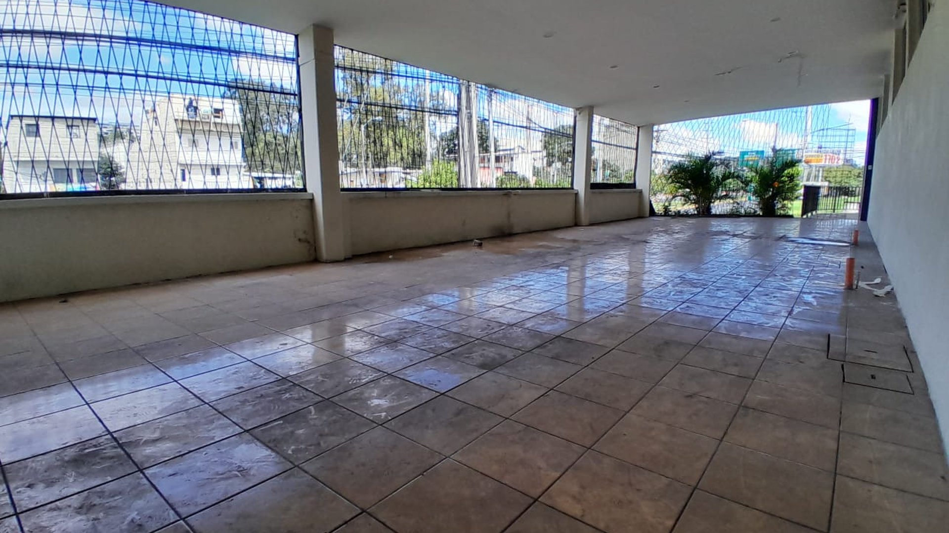 Rento local comercial en Zona 12