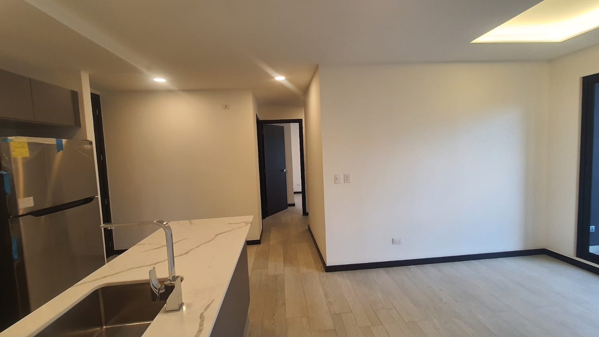 APARTAMENTO EN RENTA ZONA 13 A ESTRENAR AVENIDA LAS AMERICAS - Miniatura 8