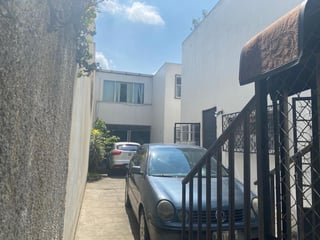 Vendo Linda  Casa en zona 9 - 4