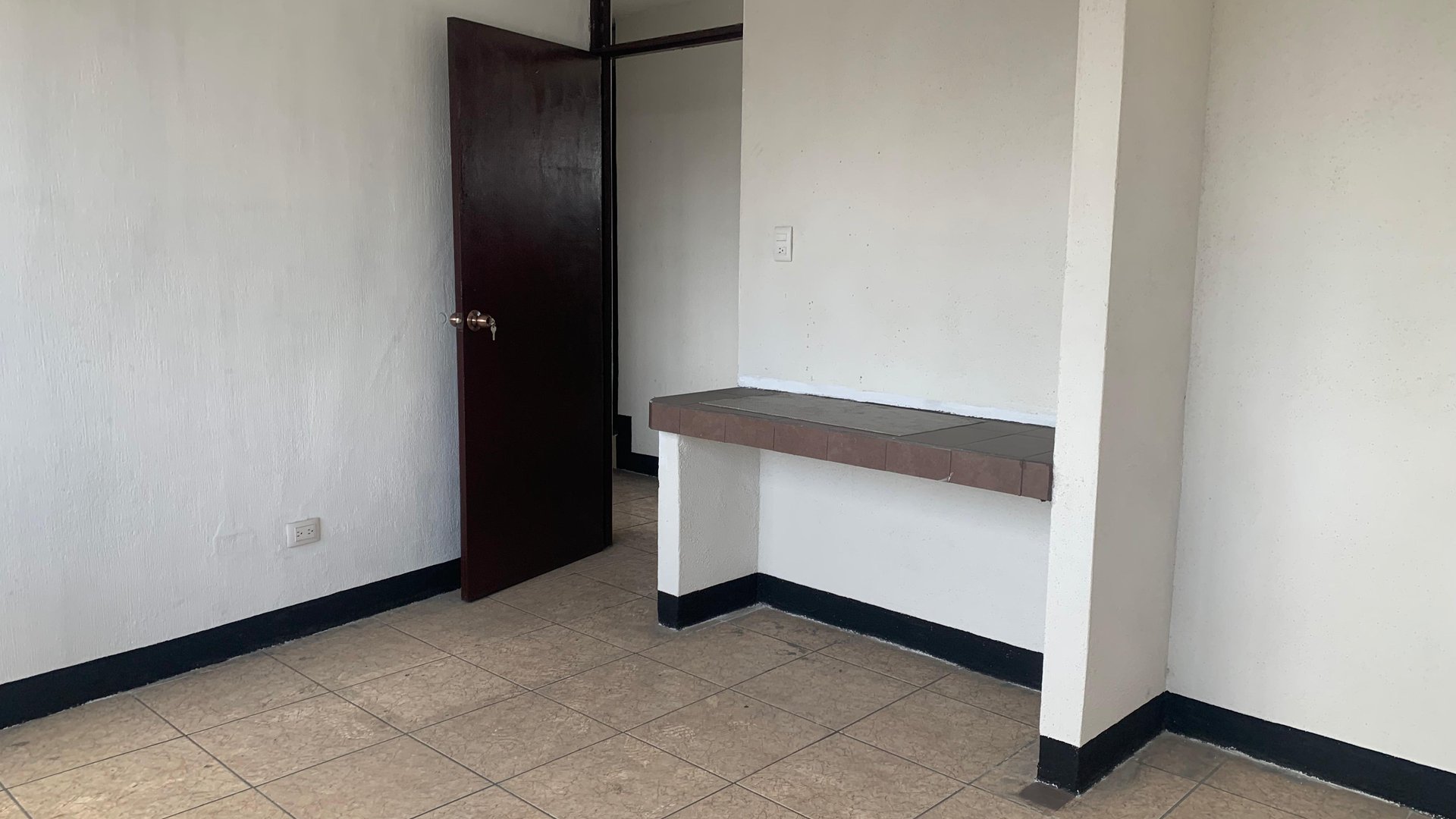 INMUEBLE DE USO MIXTO EN CALLE PRINCIPAL, CALLE MARTI ZONA 6 - Miniatura 4