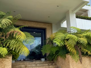 CASA EN VENTA EN KM 8.5 CARRETERA A EL SALVADOR, LUJOSA Y MODERNA - Image 1