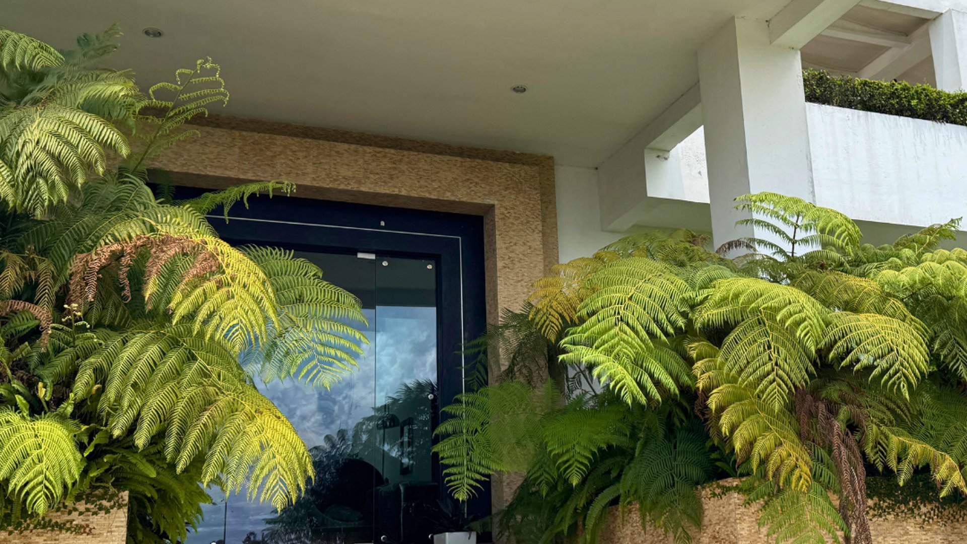 CASA EN VENTA EN KM 8.5 CARRETERA A EL SALVADOR, LUJOSA Y MODERNA