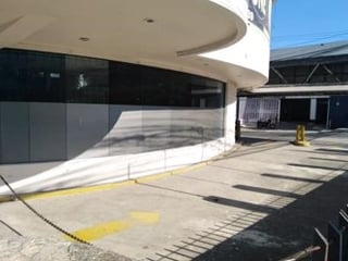 Vendo local con autoservicio en zona 12 centro comercial Gran Portal - 3
