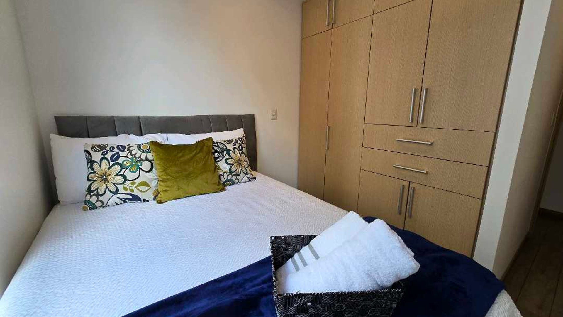 APARTAMENTO AMUEBLADO EN ALQUILER EN ZONA 10 - - Miniatura 15