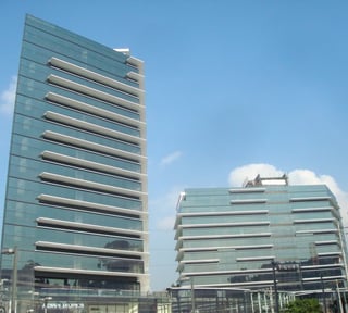 Local en renta, edificio de oficinas en zona 10