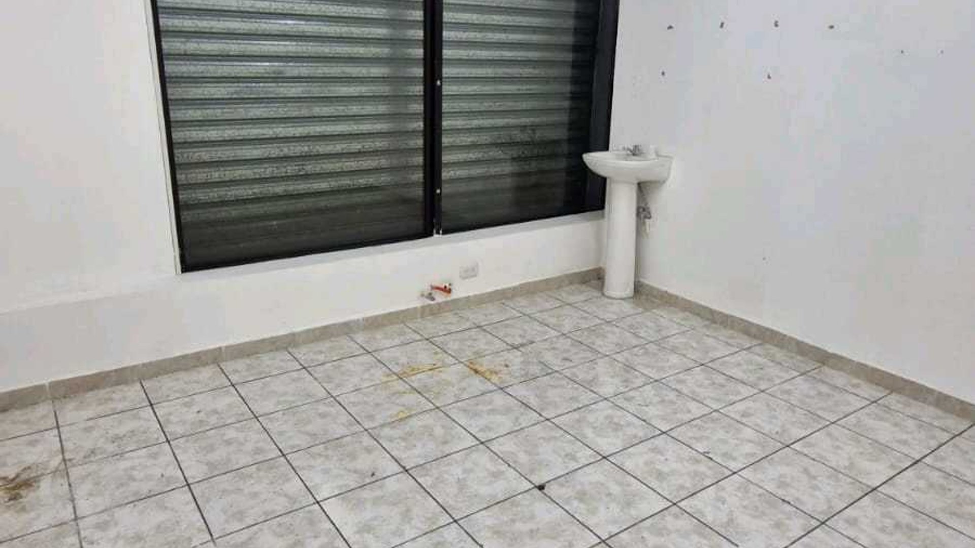 Alquilo Local Comercial en z1 - Miniatura 6