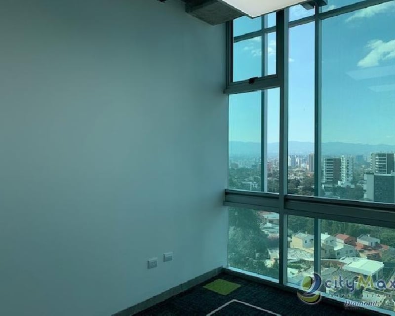 Renta Oficina de 10.11 m2  en Centro Negocios zona 15