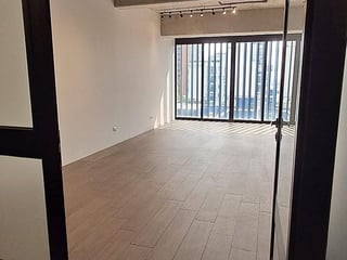 OFICINA EN VENTA O RENTA – EDIFICIO GRANAT, ZONA 4 - 2