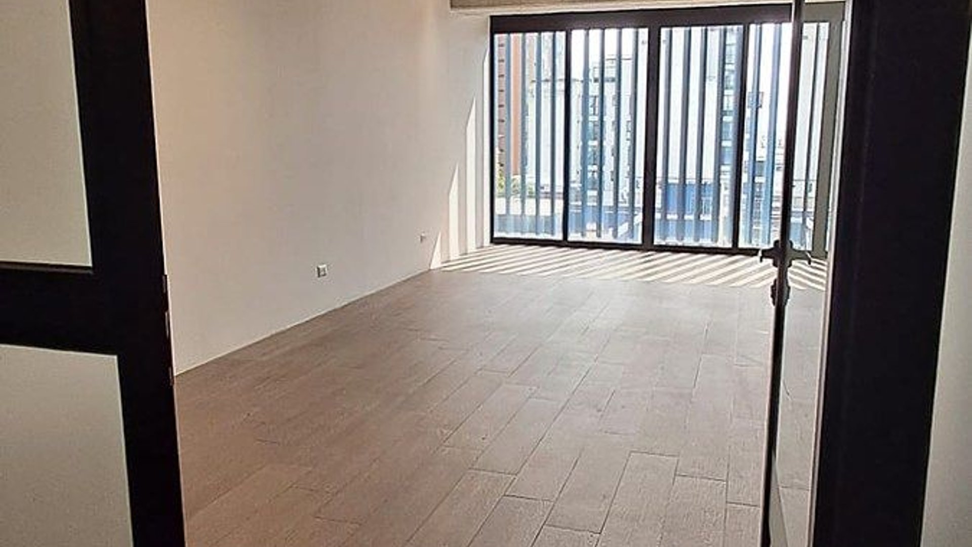 OFICINA EN VENTA O RENTA – EDIFICIO GRANAT, ZONA 4 - Miniatura 2
