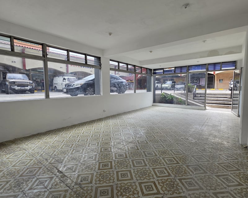 Gran Local Comercial RENTA en Las Américas Z.13